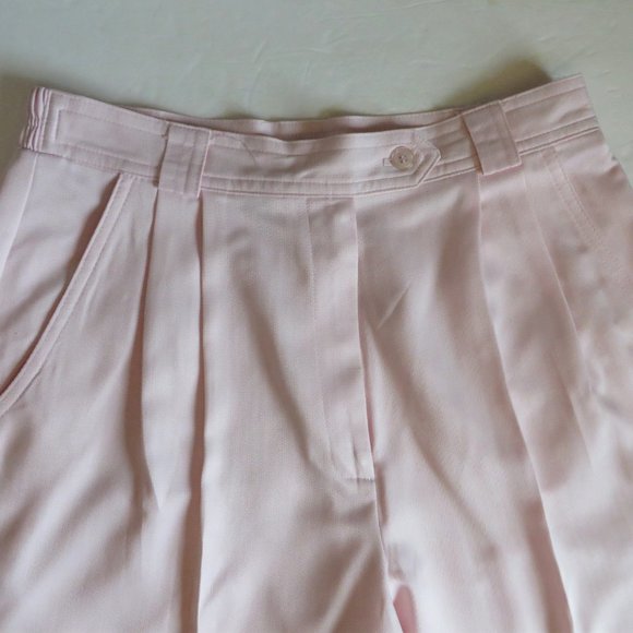 LILY'S Ladie's Light Pink Pleated Shorts Size 12 - Picture 2 of 6